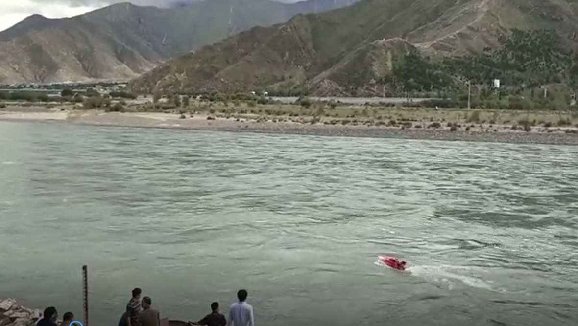 Flow measurement by remote control ship at Lhasa River Hydrological Station